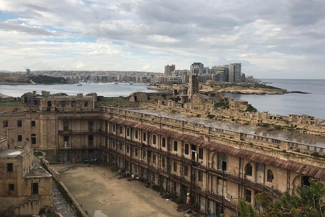An Exclusive Private day trip around Malta - Valletta City Gate: a fast start in Malta’s capital