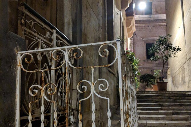 Birgu (Vittoriosa) Ghost and Crime Tour - Birgu at night: why an 8:00 pm tour works