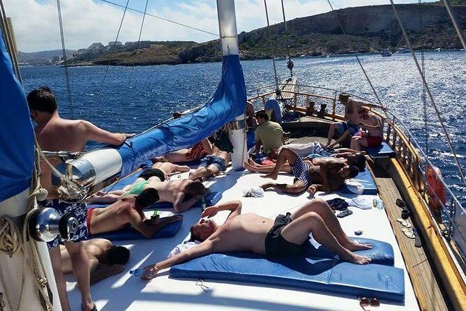 Comino, Blue Lagoon and Caves. Tour A - Blue Lagoon Rules: QR Code Timing for Getting Off the Boat
