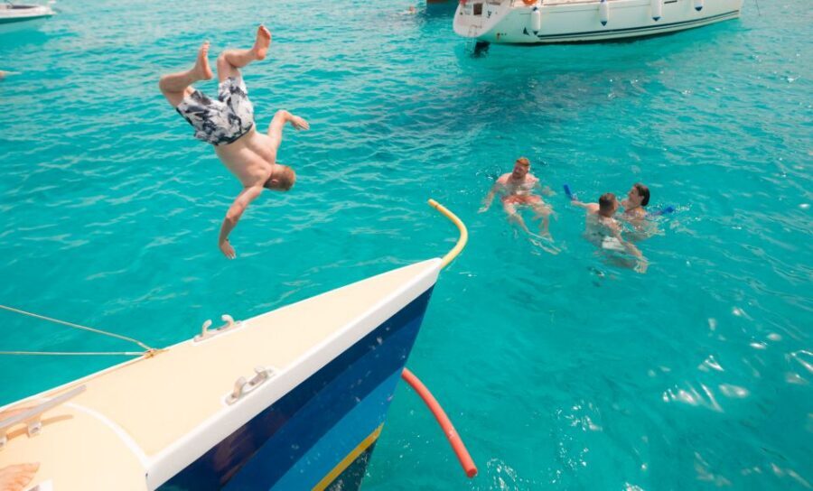 Comino: Blue Lagoon Catamaran Cruise with Lunch and Open Bar - Blue Lagoon in Comino: famous for a reason, but better from a boat