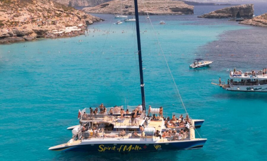 Comino: Blue Lagoon Catamaran Cruise with Lunch and Open Bar - Lunch details: buffet lunch served during a swim stop