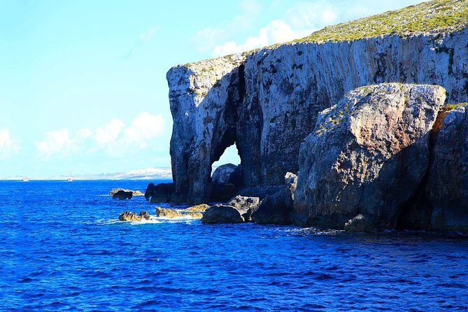 Comino Island: including Blue Lagoon, Crystal Lagoon & sea caves - Comino Island in One Boat Ride: Crystal Lagoon, Blue Lagoon, and Sea Caves