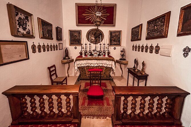 Dark Tales in an Mdina Palazzo - Guided Tour - Entering a palazzo in Mdina: the main event