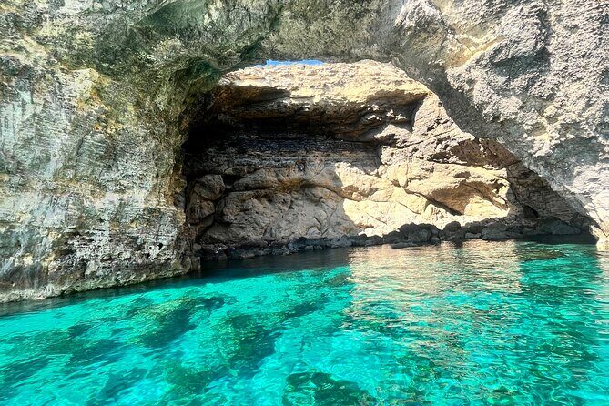 Explore Comino, Blue Lagoon & Caves - Private speed boat - Price and real value: what $322.86 per group means