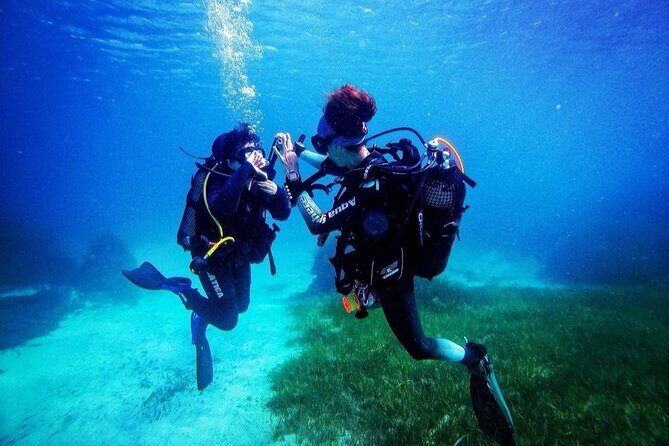 First Experience Scuba Diving - The first underwater training session: skills, safety, and nerves