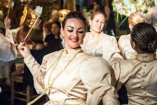 Folklore Evening Dinner Show at a Traditional Maltese Restaurant Incl. Transfers - Drinks and the Pace: Why Free-Flowing Wine Changes the Whole Experience