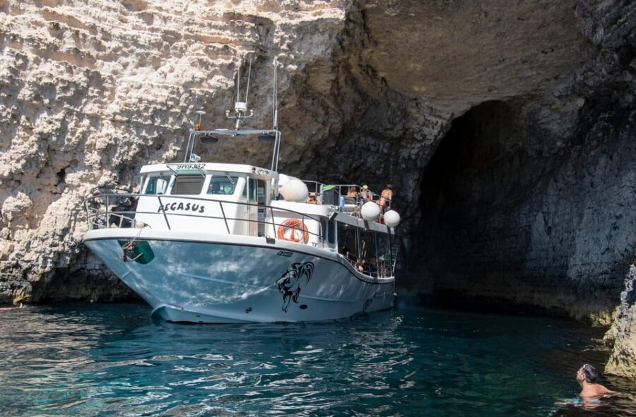 From Mellieha: Three Bay Cruise including the Blue Lagoon - Ħalfa Rock Bay in Gozo: the quieter third swim stop