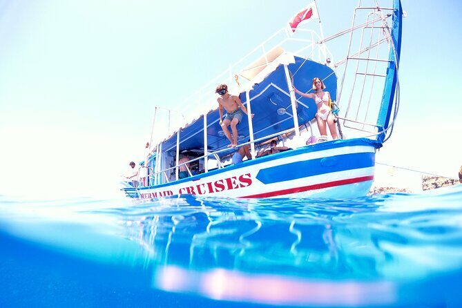 Gozo, Blue Lagoon, Comino & Sea Caves - The small boat advantage: entering sea caves for real