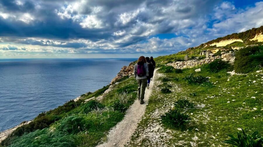Gozo Unveiled: Guided Hiking in Gozo - The West - Ghadira ta’ Sarraflu: your slow, scenic kickoff in San Lawrenz