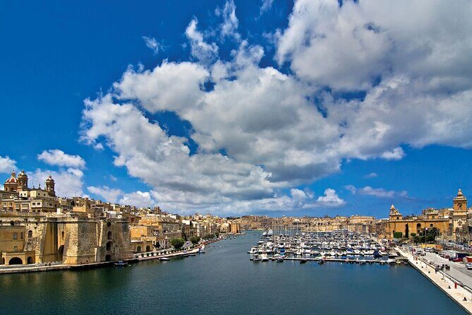 Grand Harbour Cruise - What you get onboard: Wi-Fi, comfort, restrooms, and live guiding