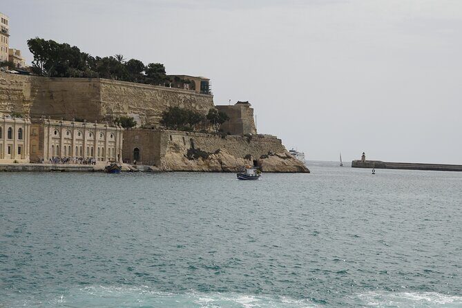 Highspeed Catamaran Crossing Between Malta and Gozo - Seating and onboard comfort: how to get the best experience