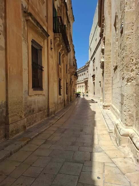 Malta: 5 hr Vintage Bus Tour - Mdina & Blue Grotto inc. food - Dingli Cliffs: A Quick Clifftop Walk With the Best Return on Time