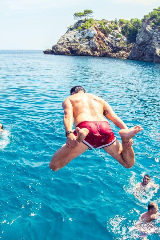 Malta: Boat Party + Watersport+ Comino+ OpenBar ALL INCLUDED - Crazy Sofa Ride: The Included Speed-Boat Adrenaline Moment