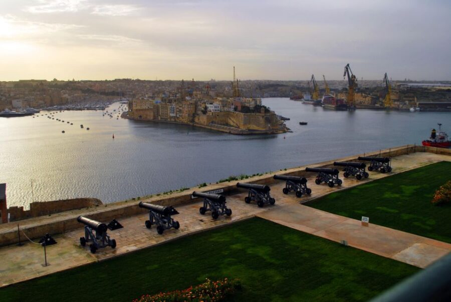 Malta: Hop-On Hop-Off Bus Tours - North Malta Blue Route: Mdina, Rabat, gardens, and bays