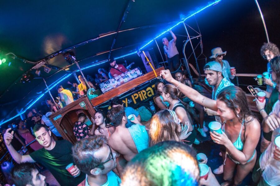 Malta: Lazy Pirate Boat Party with Drinks & Food - Who This Boat Party Is Best For