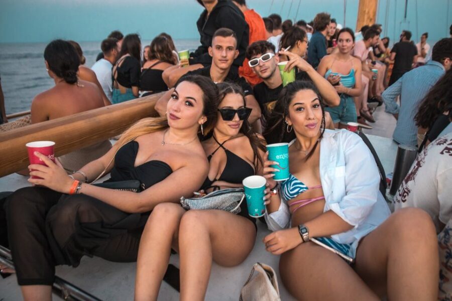 Malta: Lazy Pirate Boat Party with Drinks & Food - Meeting in Sliema: Getting On Without Stress