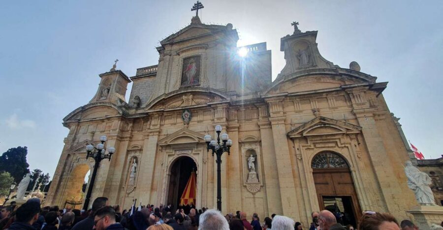 Malta: Mdina and Rabat Tour with Local Guide - Starting at Mdina’s main gate on foot: setting the tone fast