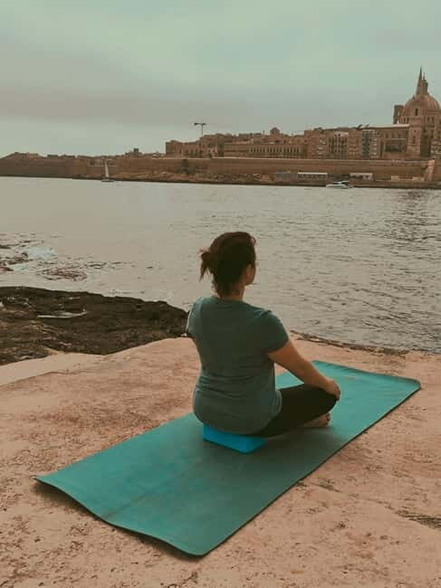 Malta: Private Yoga class close the Sea - The 1.5-hour flow: what happens from the white bar to Savasana