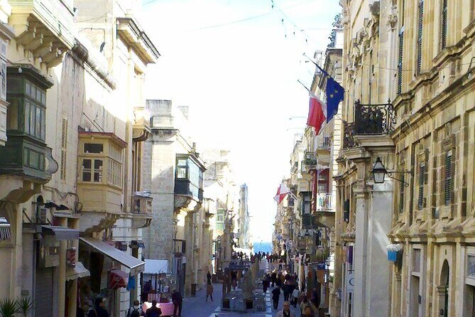 Malta Shore Excursion: Private Tour of Historic Palaces and Noble Homes - Upper Barrakka Gardens: the quick view that sets the tone