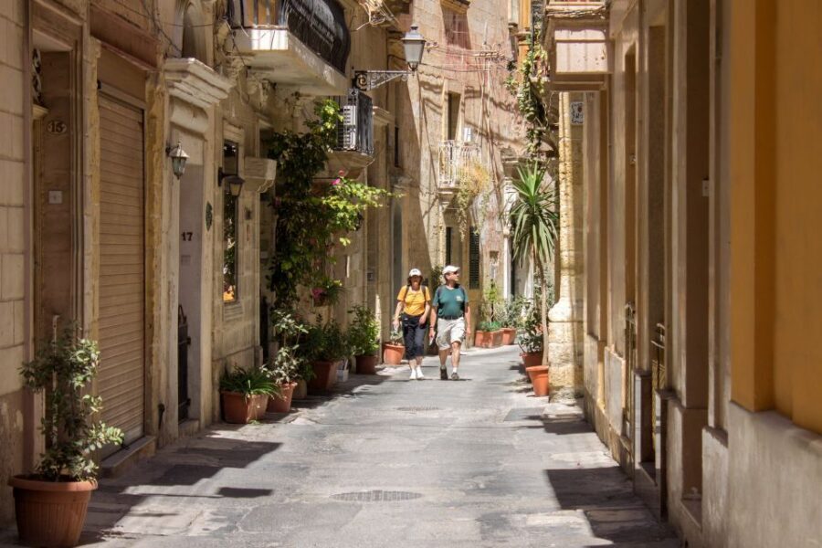 Malta: Vintage Bus Ride through the Three Cities - How the Two Great Sieges (1565 and 1942) Make It Click