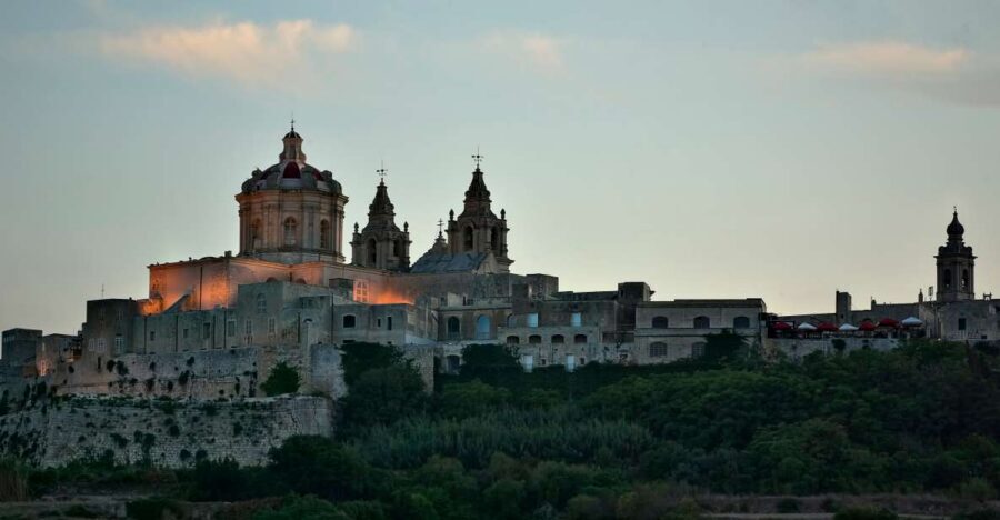 Mdina and Rabat Private Walking Tour with local pastizzi - Starting at Mdina’s Main Gate: where the story begins