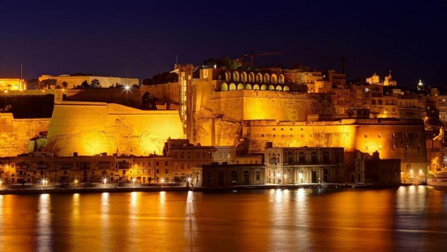 Mdina: Valletta Waterfront Area, Mdina, and Rabat Night Tour - Guides: what makes the storytelling work