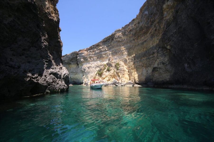 Mellieha: 3:00pm Speedboat round Comino Caves 2h Blue Lagoon - The Big Moment: Using Your 2 Hours at Blue Lagoon