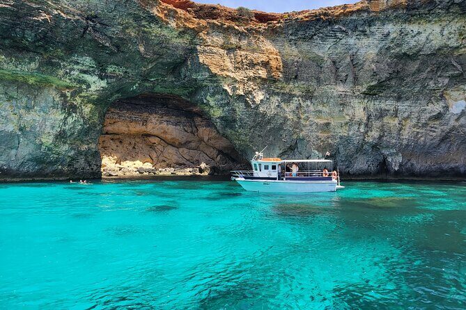 Mellieha: Gozo, Comino, Sea Caves, and Blue Lagoon Cruise - Onboard Setup: Bathroom, Paddleboard Gear, and the Comfort Stuff