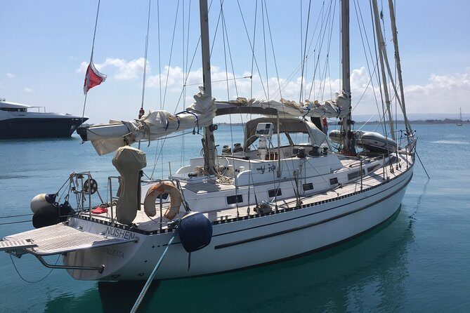 Sailing charter along the Maltese shoreline incl. Lunch and drinks - Timing and return: back around 5:00 pm, not late-night tired
