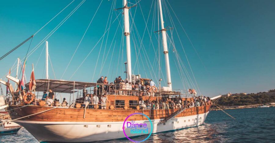 Sliema: Sailboat Party with an Open Bar, Food, and Swimming - The open bar: the drink list that keeps things simple