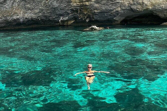 Snorkeling in Blue Lagoon Beaches and Bays Trip Comino - Setting up your Comino snorkeling day: what the trip is really like