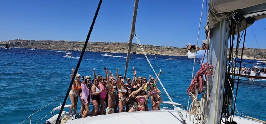St. Paul's Bay: Half-Day Luxury Catamaran Tour with Drinks - Blue Lagoon hour: swimming time with real options