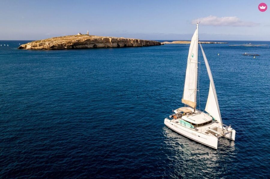 St. Paul's Bay: Half-Day Luxury Catamaran Tour with Drinks - Drinks, masks, SUP boards, and what “luxury” means here