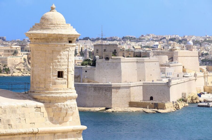 Valletta: 3-Hour Walking Tour - Republic Street, Courts of Justice, and St George’s Square: modern Malta on historic streets
