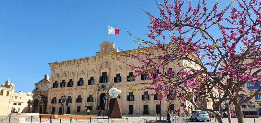 Valletta: City Walking Tour in a Small Group - Why 2.5 Hours in Valletta Feels Like the Right Amount