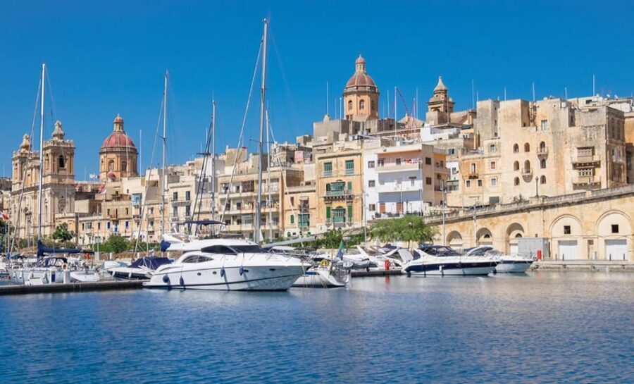 Valletta: Express Walk with a Local in 60 minutes - Bars, cafes, and restaurants: the value is in the direction