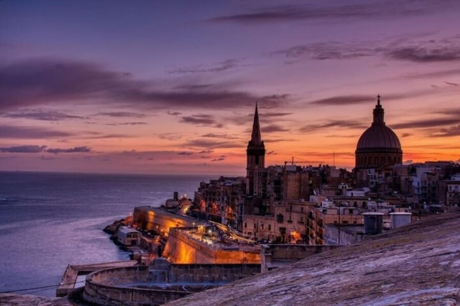 Valletta: Guided Walking Tour - Independence Square and Merchant Street Market: architecture at walking pace