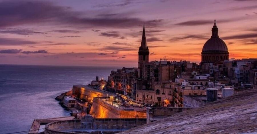 Valletta: Guided Walking Tour - Auberge d’Italie to the finish: St George’s Square by the palace