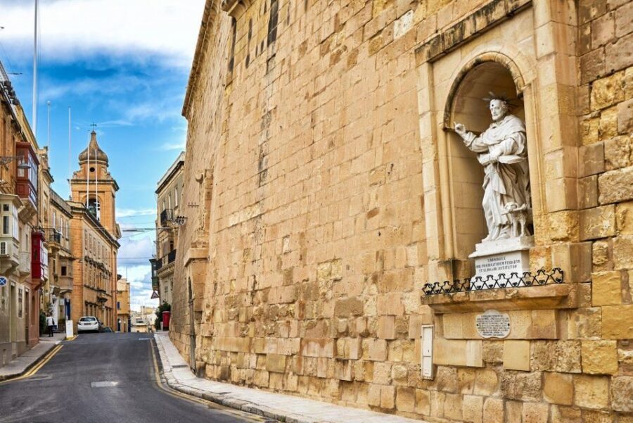Valletta: Self-Guided Historical Walking Tour (Audio Guide) - Tritons’ Fountain to Victoria Gate: The 3–4 Hour Route