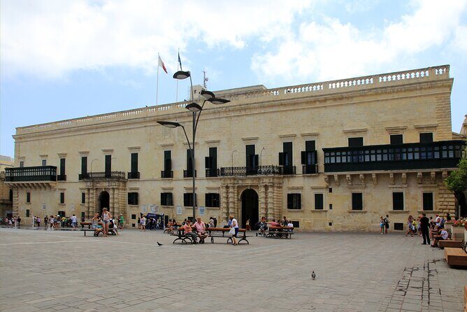 Valletta Walking Tour, In a Small Group - Meeting and movement: start at Vjal Nelson and end near Upper Barrakka