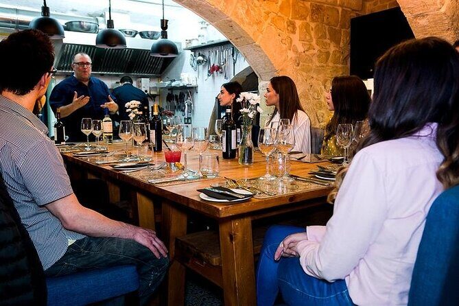 Wine Tasting & Open Kitchen Dinner in 17 Mons Vella - George at the center: why the hosting style matters